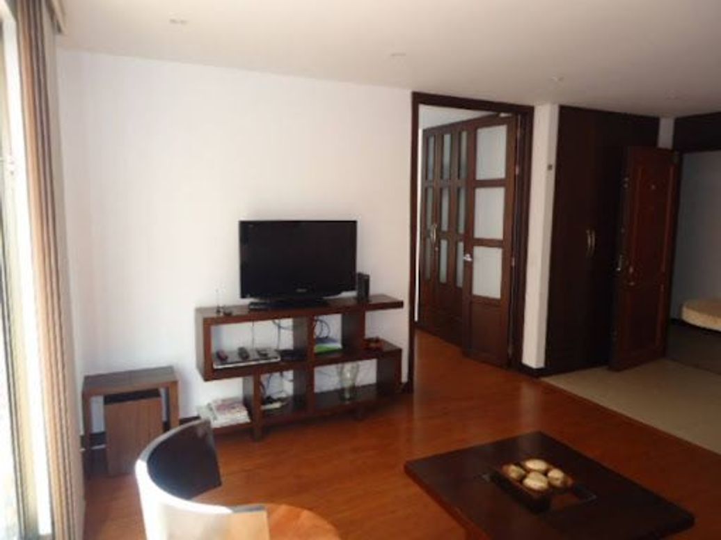 Apartaestudio en venta en Chicó Reservado, Bogotá, 44 m² · foto 2 de 7
