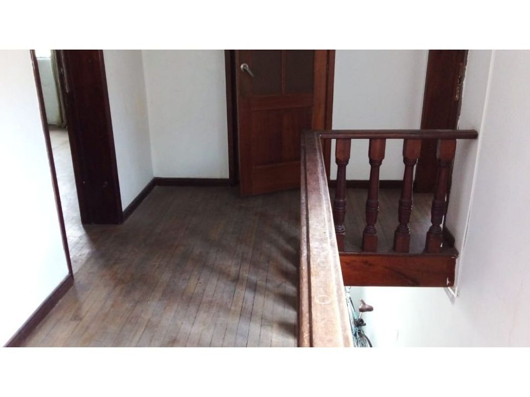 Casa de 10 alcobas en venta en Quinta Camacho, Bogotá, 448 m² · foto 7 de 13