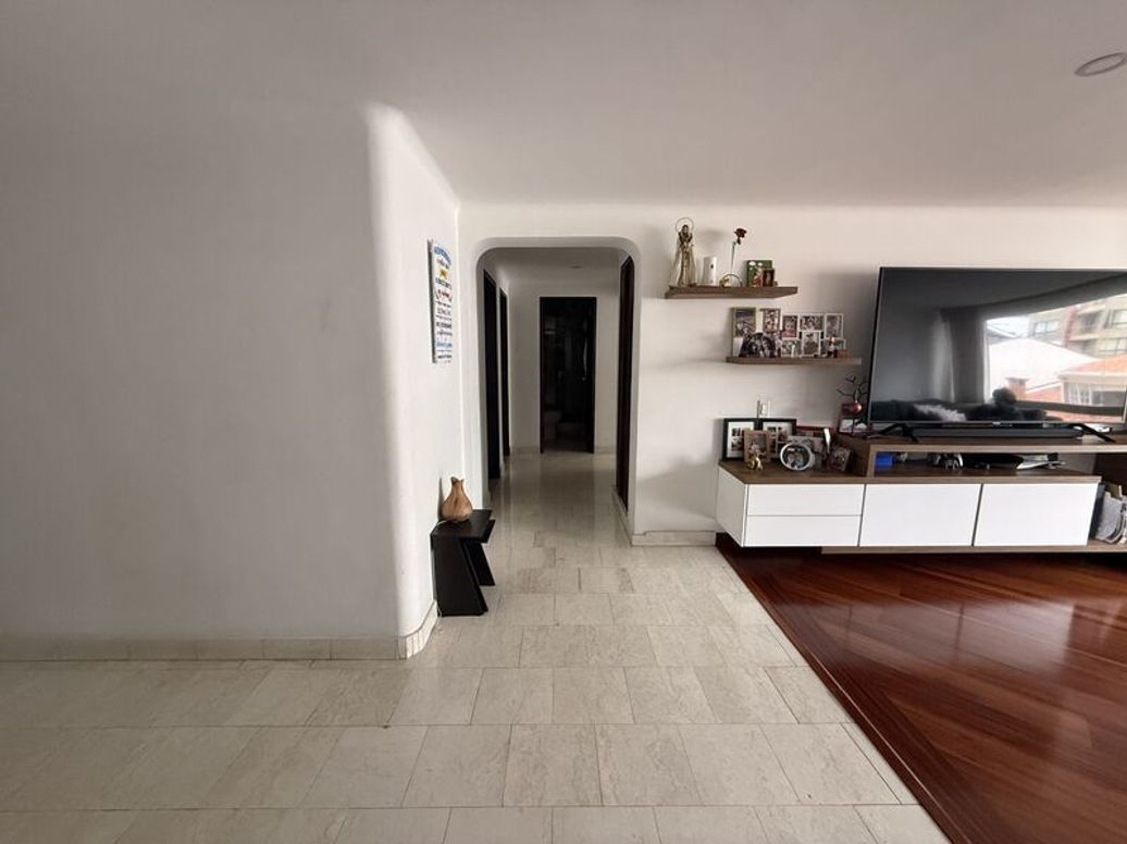 Apartamento de 3 alcobas en venta en Santa Barbara Central, Bogotá, 147 m² · foto 4 de 13