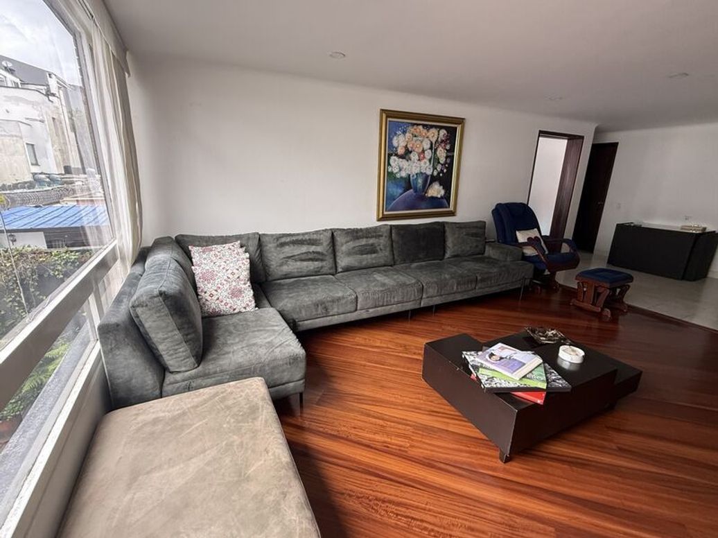 Apartamento de 3 alcobas en venta en Santa Barbara Central, Bogotá, 147 m² · foto 3 de 13