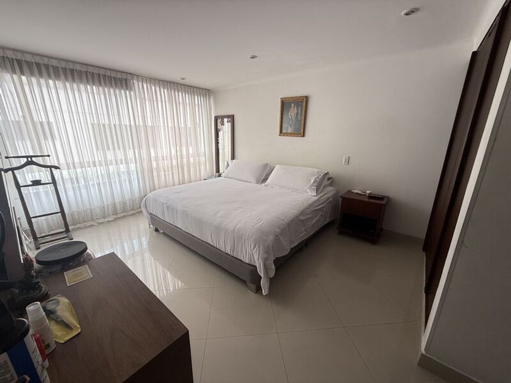 Apartamento de 3 alcobas en venta en Santa Barbara Central, Bogotá, 147 m² · foto 12 de 13