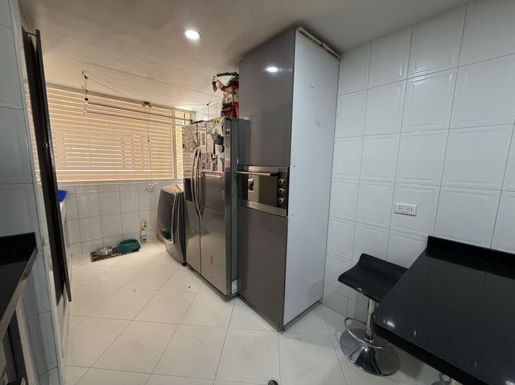 Apartamento de 3 alcobas en venta en Santa Barbara Central, Bogotá, 147 m² · foto 8 de 13