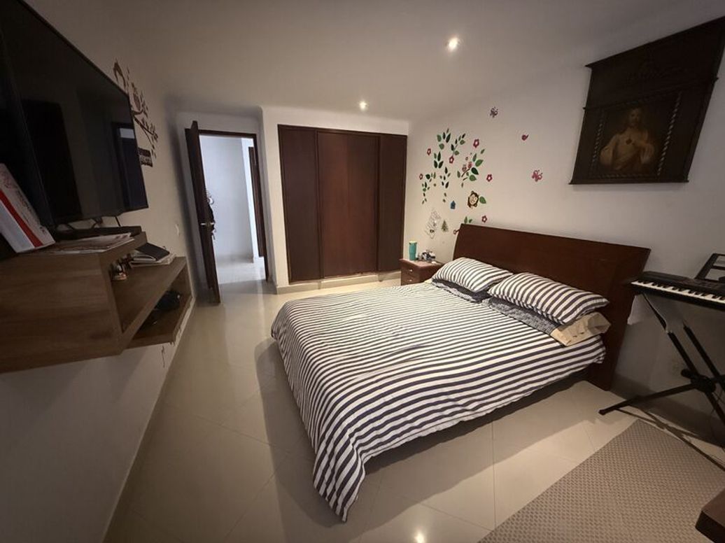 Apartamento de 3 alcobas en venta en Santa Barbara Central, Bogotá, 147 m² · foto 10 de 13