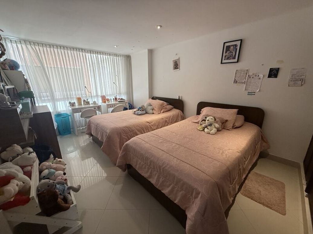 Apartamento de 3 alcobas en venta en Santa Barbara Central, Bogotá, 147 m² · foto 11 de 13