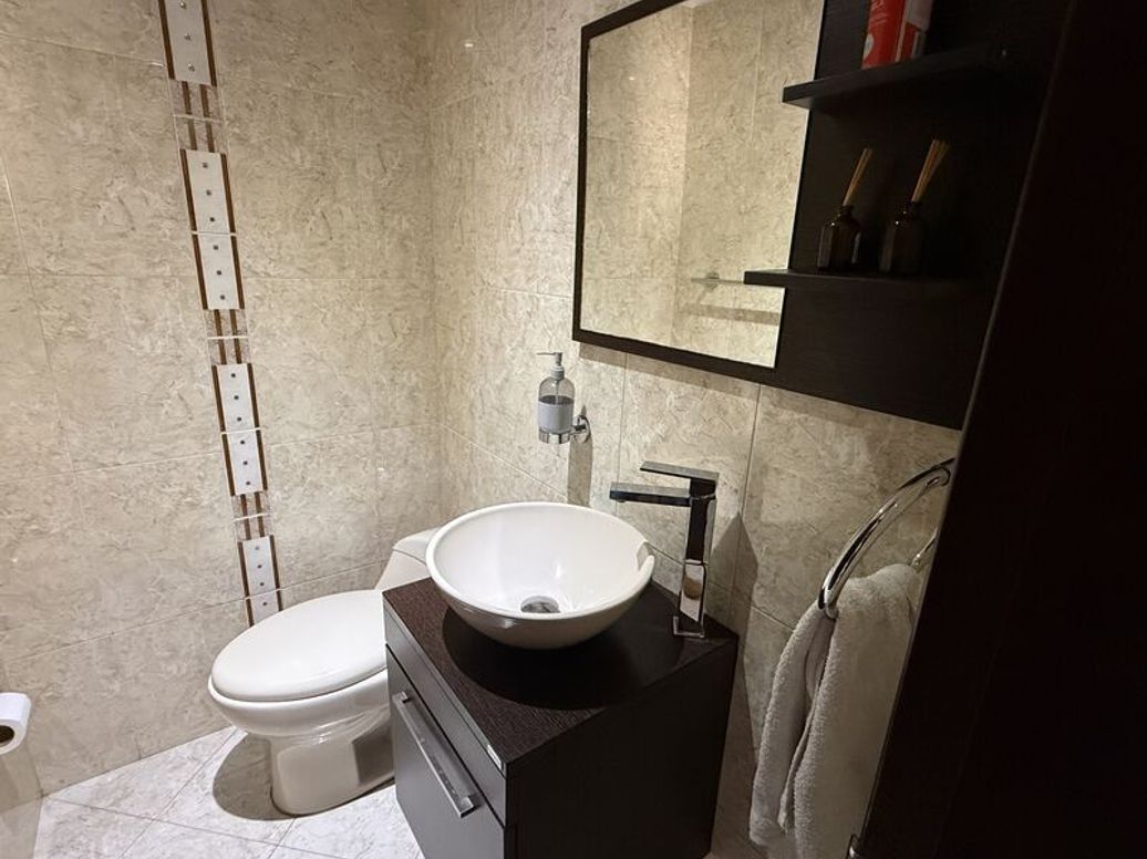 Apartamento de 3 alcobas en venta en Santa Barbara Central, Bogotá, 147 m² · foto 9 de 13