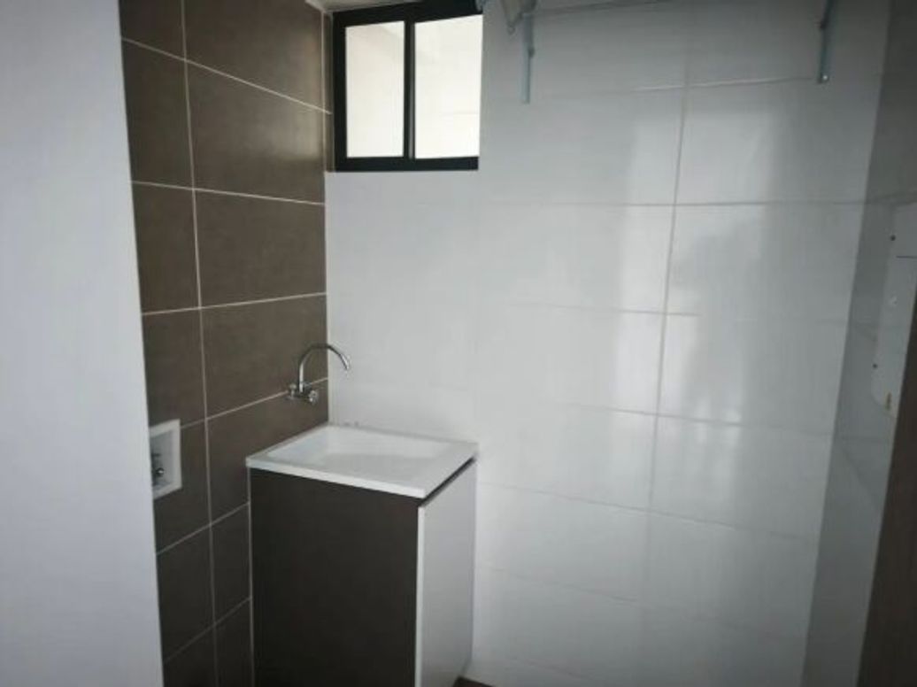 Apartamento de 3 alcobas en venta en El Plan, Bogotá, 108 m² · foto 2 de 14