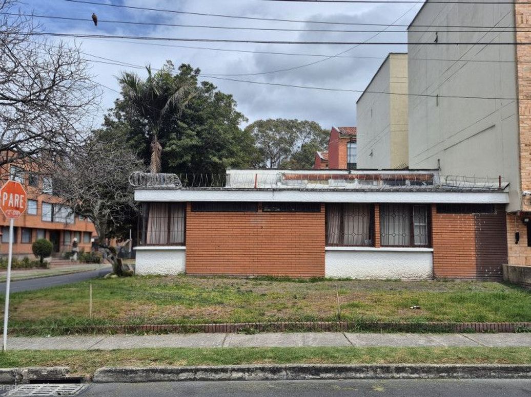 Casa de 5 alcobas en venta en Lisboa, Bogotá · foto 2 de 13