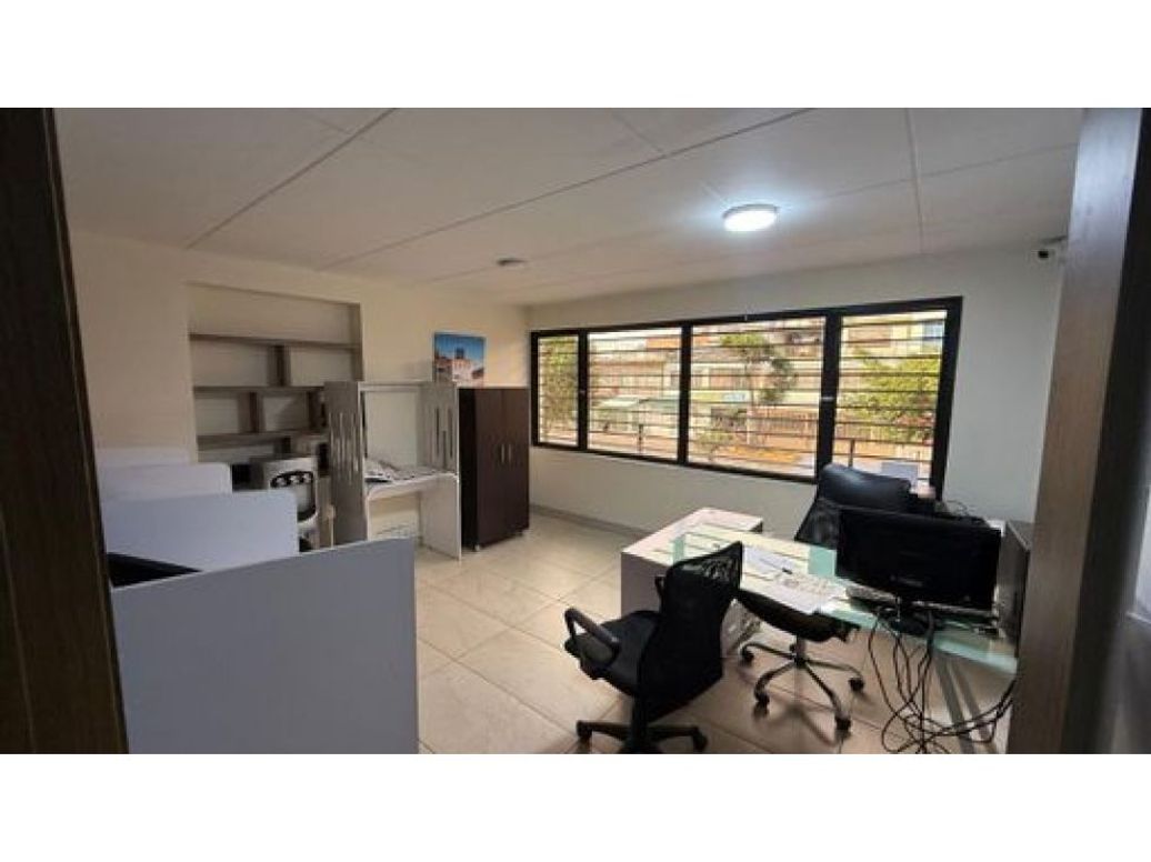 Casa de 10 alcobas en venta en Santa Isabel, Bogotá, 750 m² · foto 12 de 20