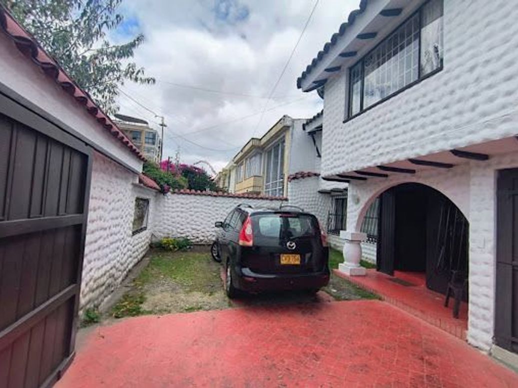 Casa de 9 alcobas en venta en Santa Margarita, Bogotá, 252 m² · foto 2 de 20