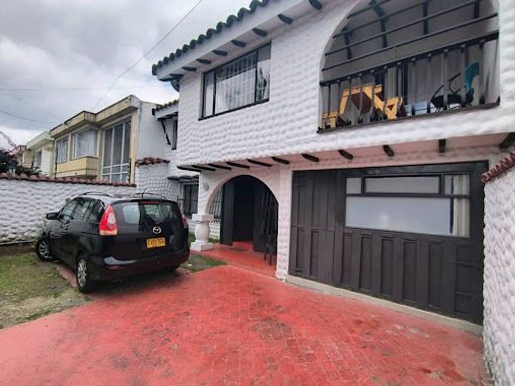Casa de 9 alcobas en venta en Santa Margarita, Bogotá, 252 m² · foto 3 de 20