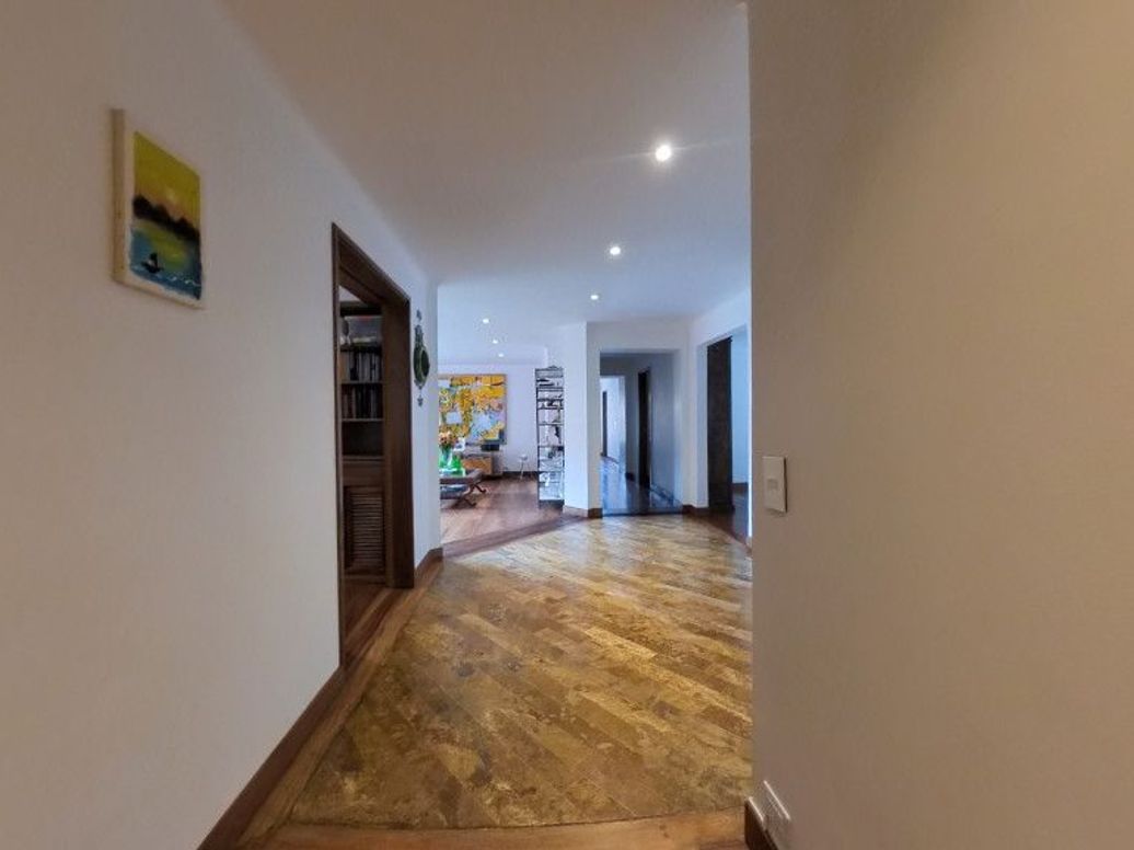 Apartamento de 3 alcobas en venta en Bellavista, Bogotá, 173 m² · foto 2 de 17