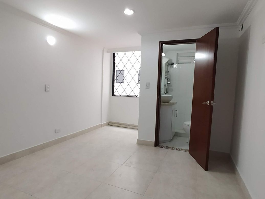Apartamento de 3 alcobas en venta en Campo Alegre, Bogotá, 219 m² · foto 14 de 20