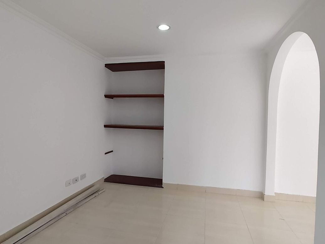 Apartamento de 3 alcobas en venta en Campo Alegre, Bogotá, 219 m² · foto 7 de 20