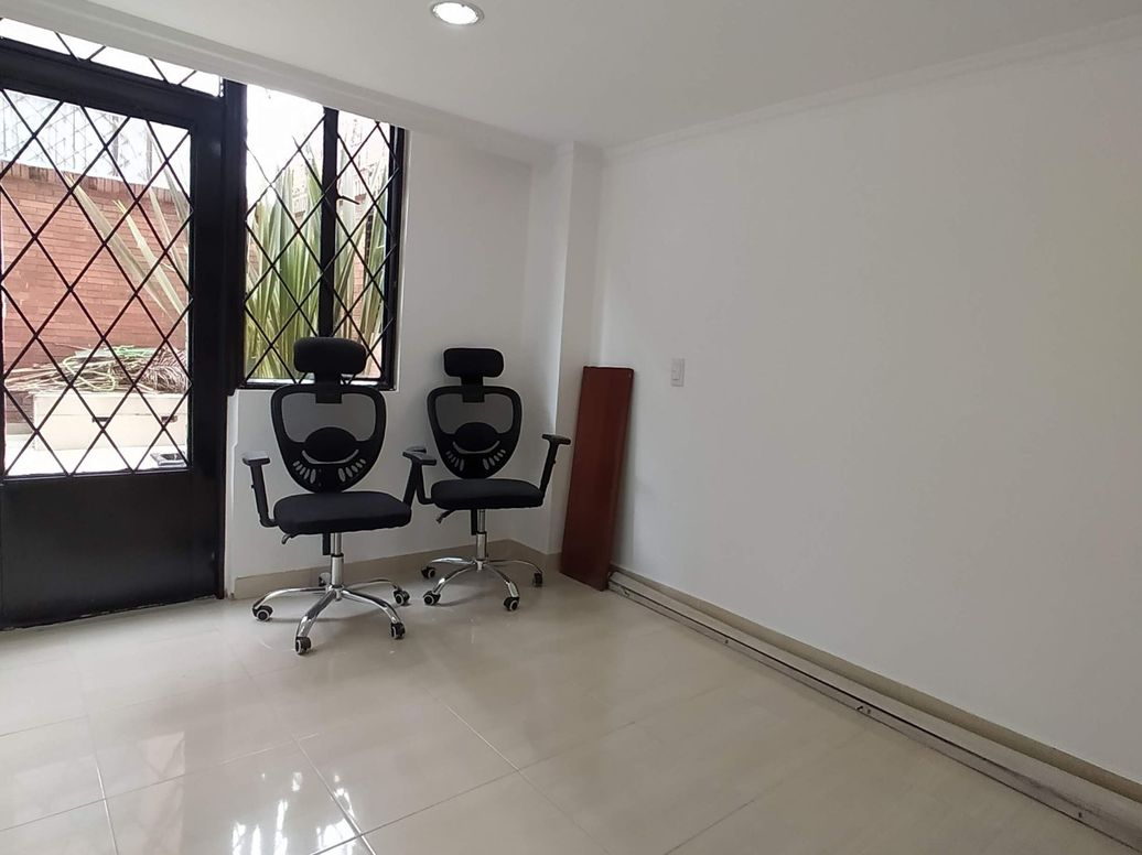 Apartamento de 3 alcobas en venta en Campo Alegre, Bogotá, 219 m² · foto 6 de 20