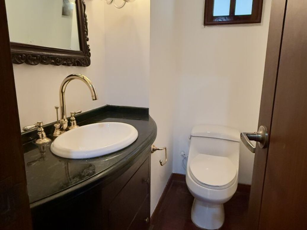 Apartamento de 3 alcobas en venta en Santa Barbara Central, Bogotá, 160 m² · foto 6 de 20
