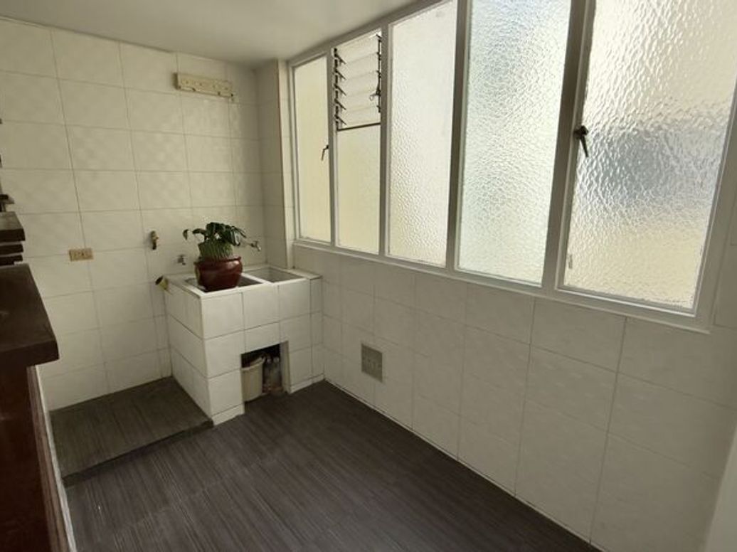 Apartamento de 3 alcobas en venta en Santa Barbara Central, Bogotá, 160 m² · foto 2 de 20