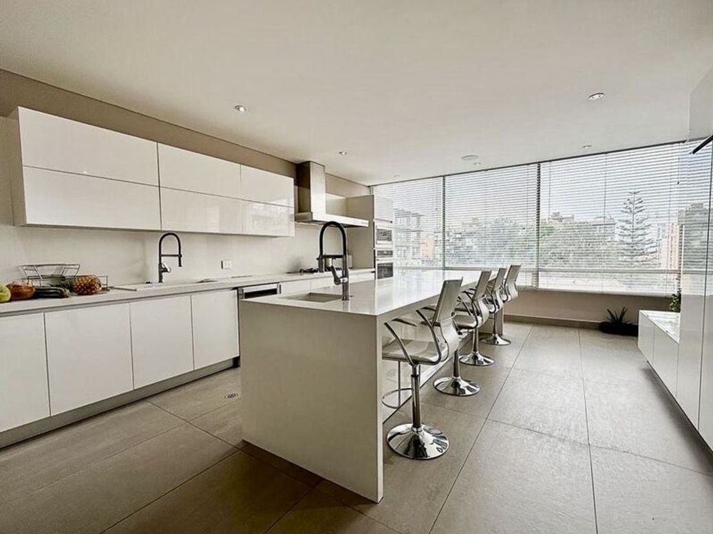 Apartamento de 3 alcobas en venta en Chico Norte Et. Iii, Bogotá, 380 m² · foto 3 de 20
