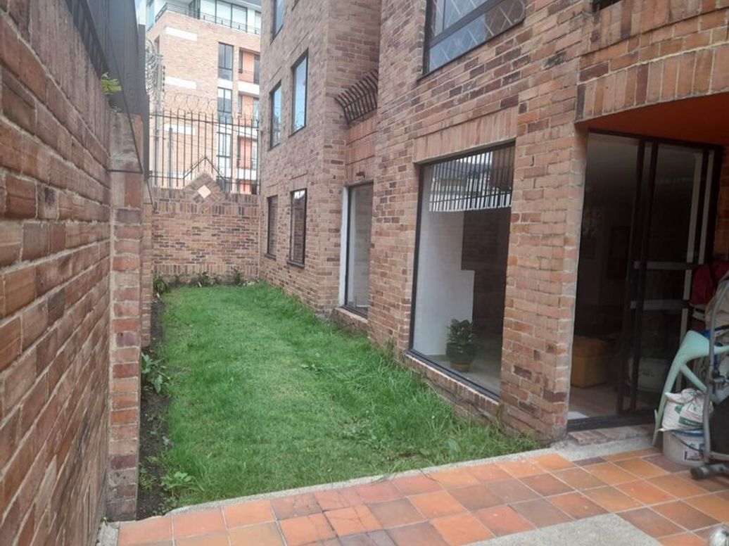 Apartamento de 3 alcobas en venta en Santa Barbara Occidental, Bogotá, 155 m² · foto 2 de 20