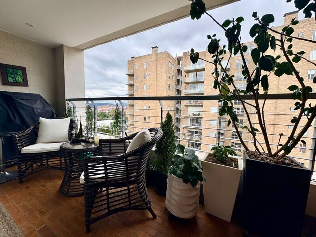 Apartamento de 3 alcobas en venta en Country Club, Bogotá, 163 m² · foto 2 de 5
