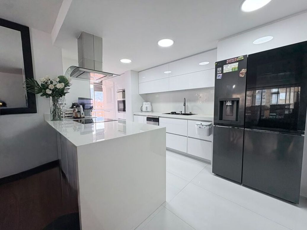 Apartamento de 3 alcobas en venta en Country Club, Bogotá, 163 m² · foto 3 de 5