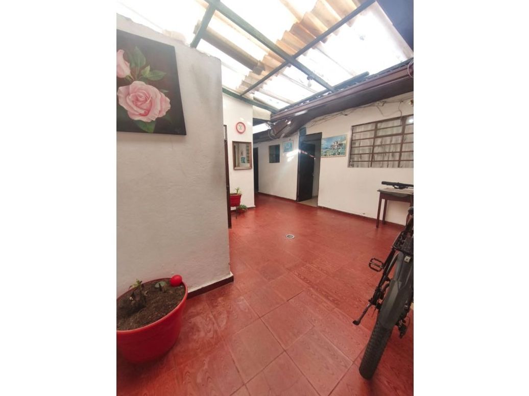 Casa de 7 alcobas en venta en Tunjuelito, Bogotá, 207 m² · foto 3 de 20