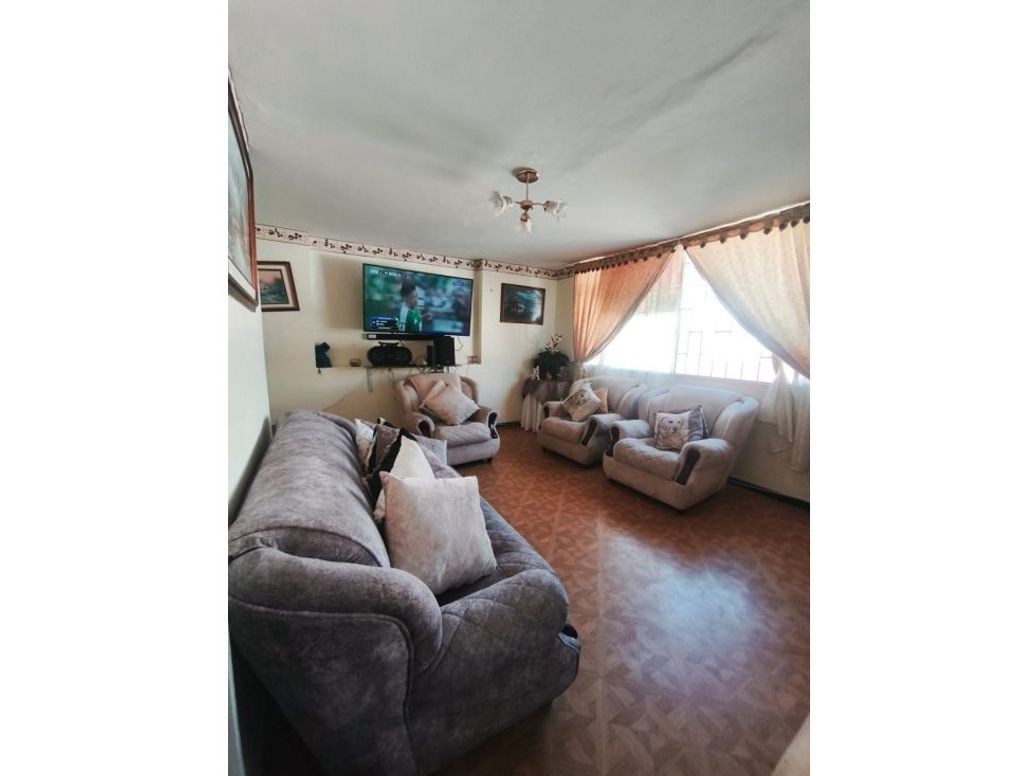 Casa de 7 alcobas en venta en Molinos Del Sur, Bogotá, 178 m² · foto 14 de 20