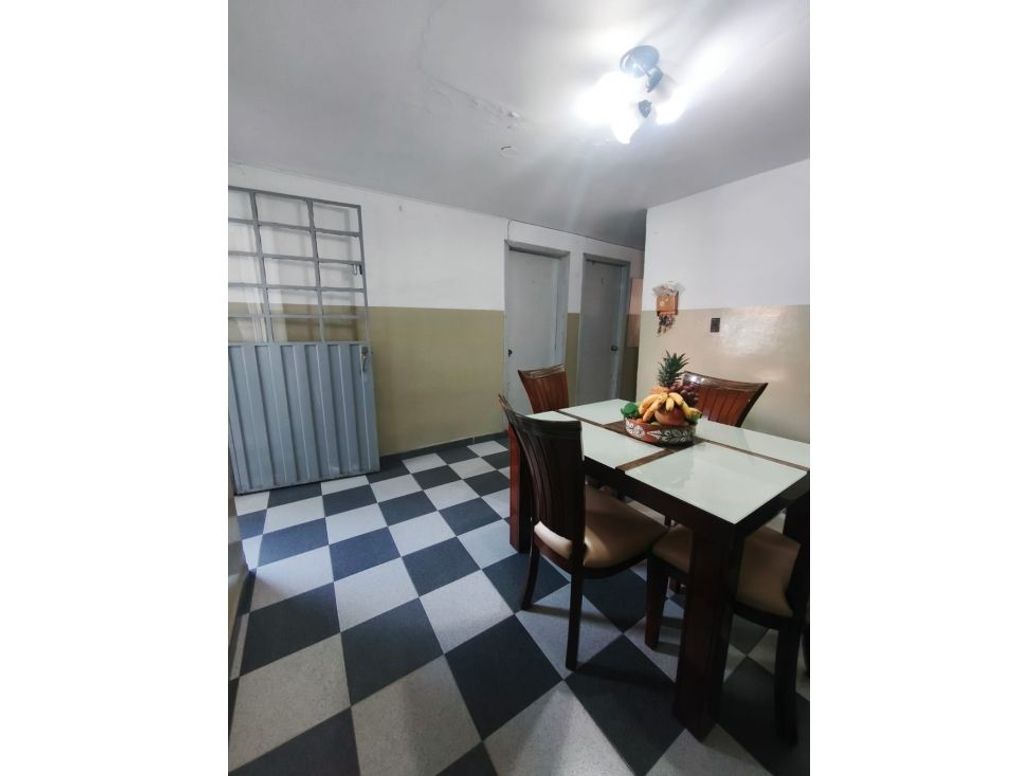 Casa de 7 alcobas en venta en Molinos Del Sur, Bogotá, 178 m² · foto 16 de 20