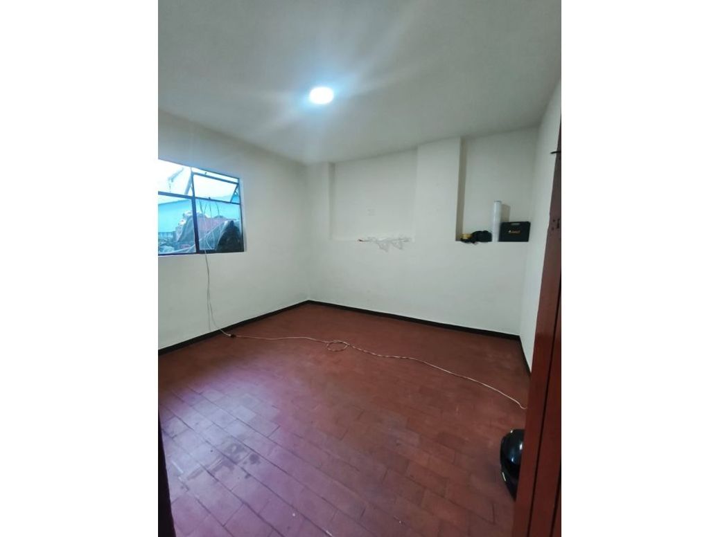 Casa de 7 alcobas en venta en Molinos Del Sur, Bogotá, 178 m² · foto 11 de 20