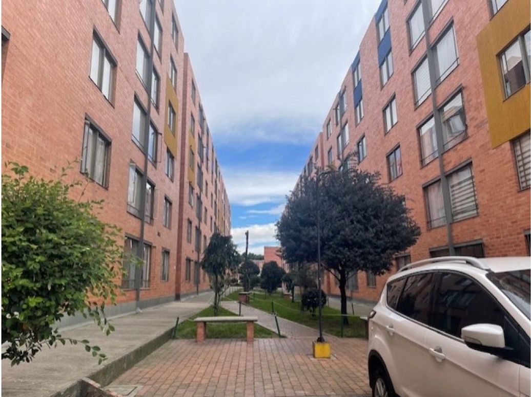 Apartamento de 3 alcobas en venta en Suba, Bogotá, 43 m² · foto 2 de 13
