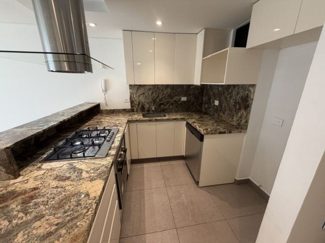 Apartamento de 3 alcobas en venta en Ciudad Salitre Occidental, Bogotá, 96 m² · foto 2 de 20
