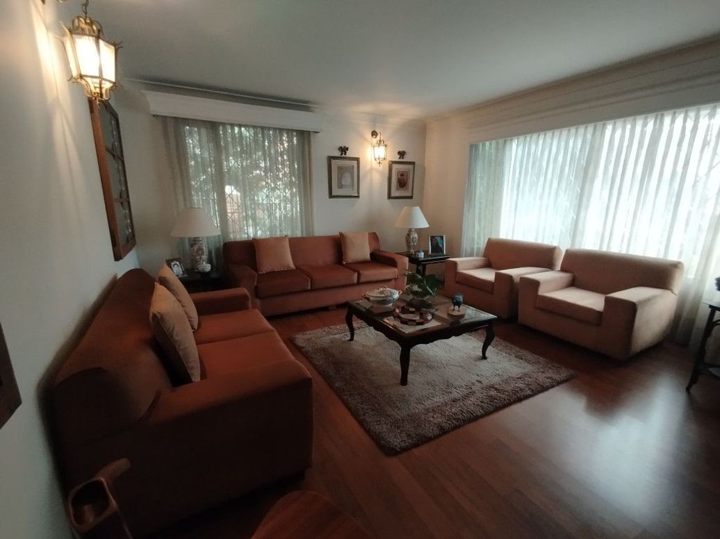 Casa de 4 alcobas en venta en Gerona, Bogotá, 337 m² · foto 2 de 20