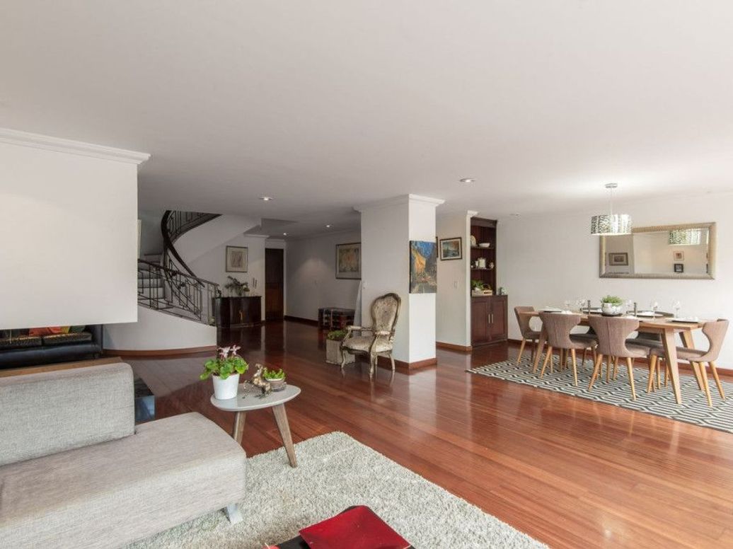 Apartamento de 3 alcobas en venta en Los Rosales, Bogotá, 212 m² · foto 3 de 20