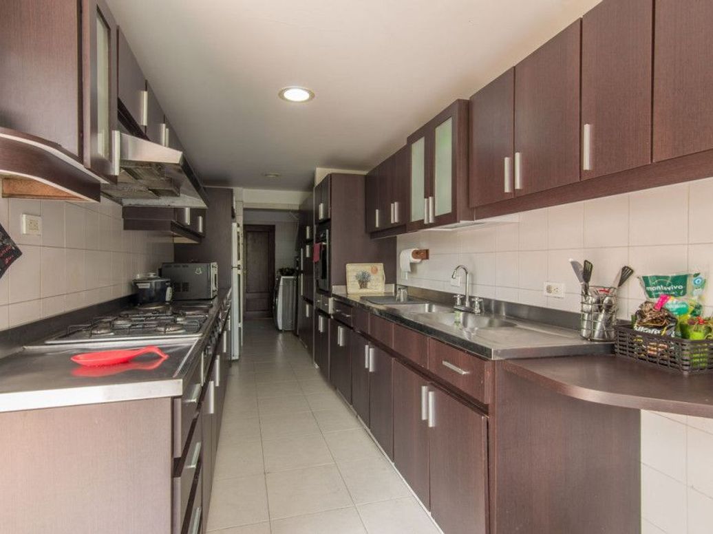 Apartamento de 3 alcobas en venta en Los Rosales, Bogotá, 212 m² · foto 7 de 20