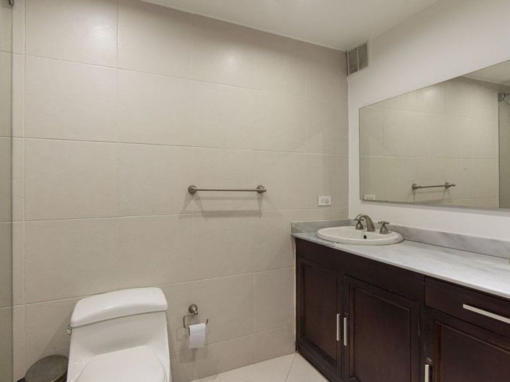 Apartamento de 3 alcobas en venta en Los Rosales, Bogotá, 212 m² · foto 12 de 20