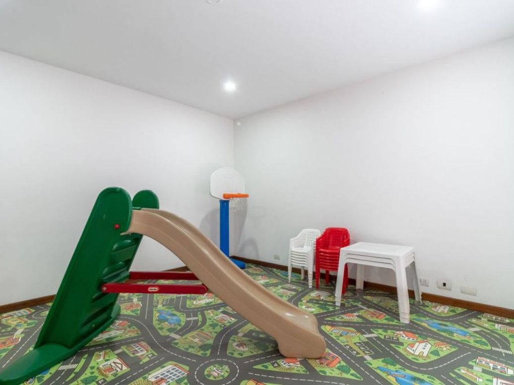 Apartamento de 3 alcobas en venta en Los Rosales, Bogotá, 212 m² · foto 19 de 20