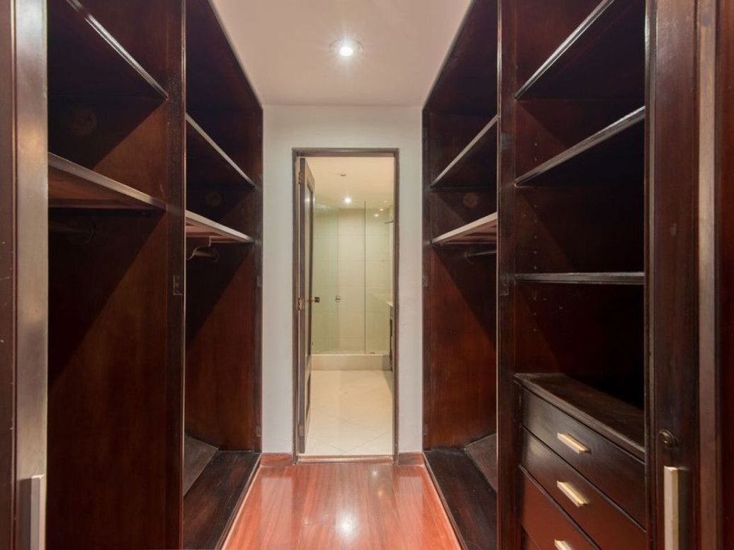 Apartamento de 3 alcobas en venta en Los Rosales, Bogotá, 212 m² · foto 15 de 20