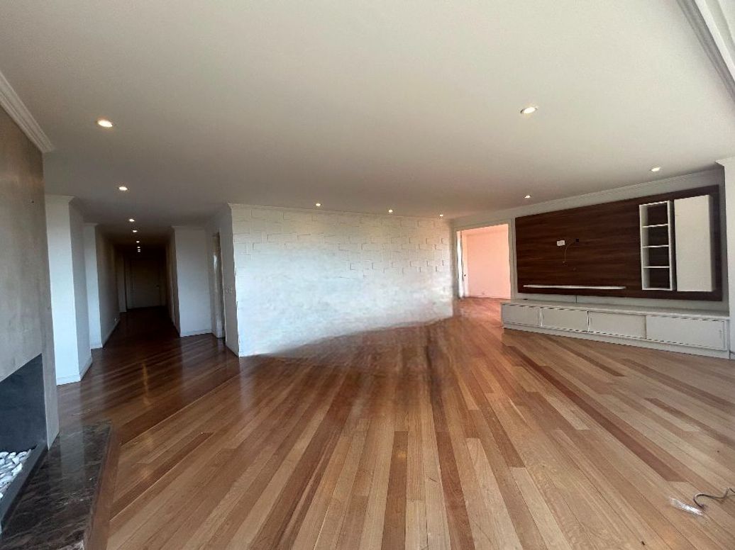 Apartamento de 3 alcobas en arriendo en Chico, Bogotá, 225 m² · foto 3 de 20