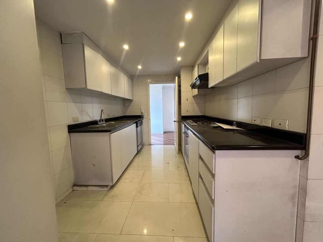 Apartamento de 3 alcobas en arriendo en Chico, Bogotá, 225 m² · foto 7 de 20