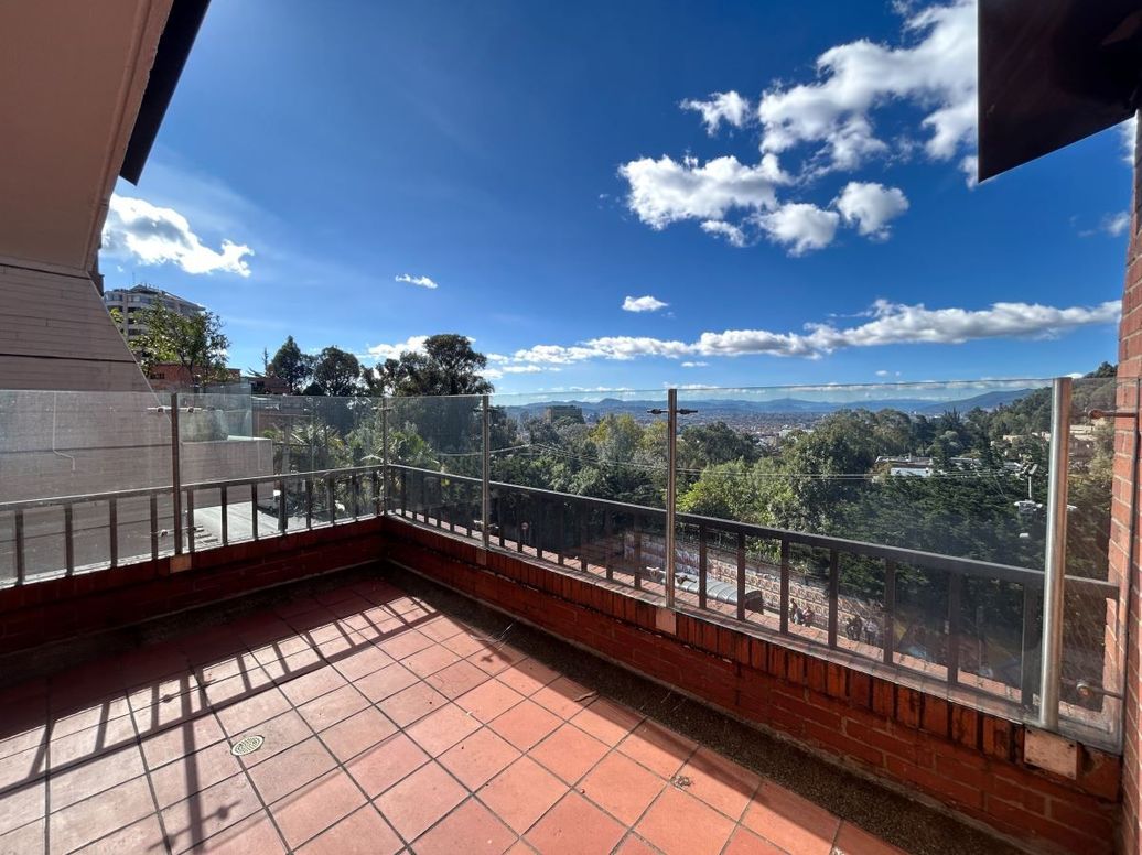 Apartamento de 3 alcobas en arriendo en Chico, Bogotá, 225 m² · foto 16 de 20