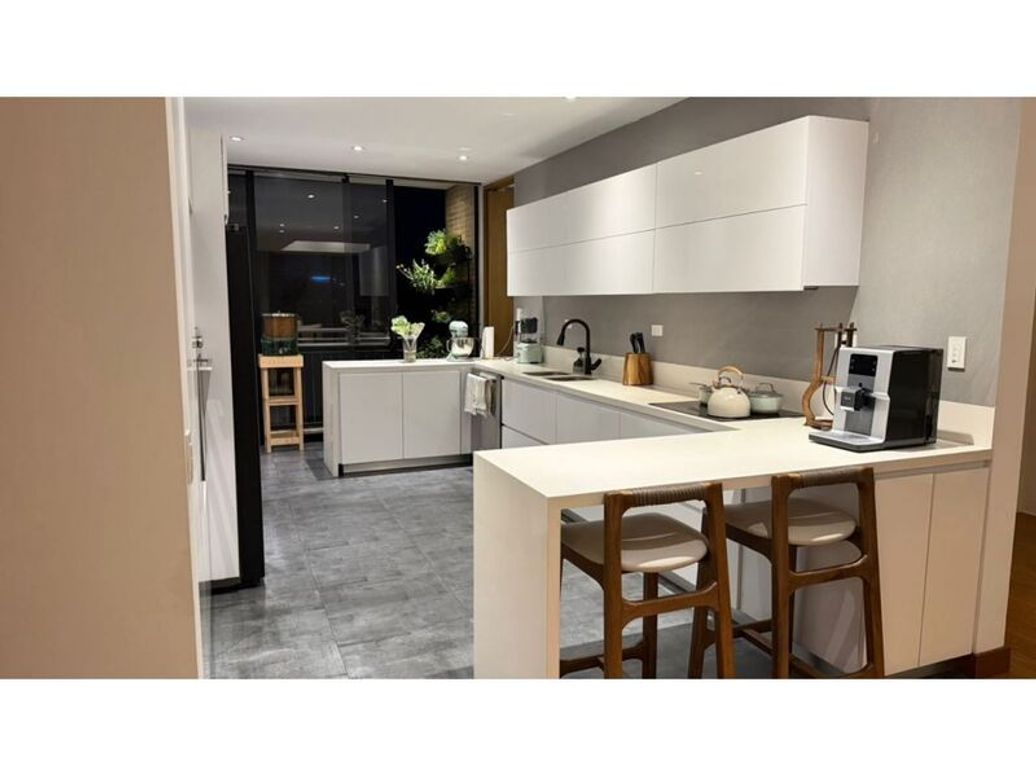 Apartamento de 2 alcobas en venta en Chicó Norte, Bogotá, 200 m² · foto 2 de 20