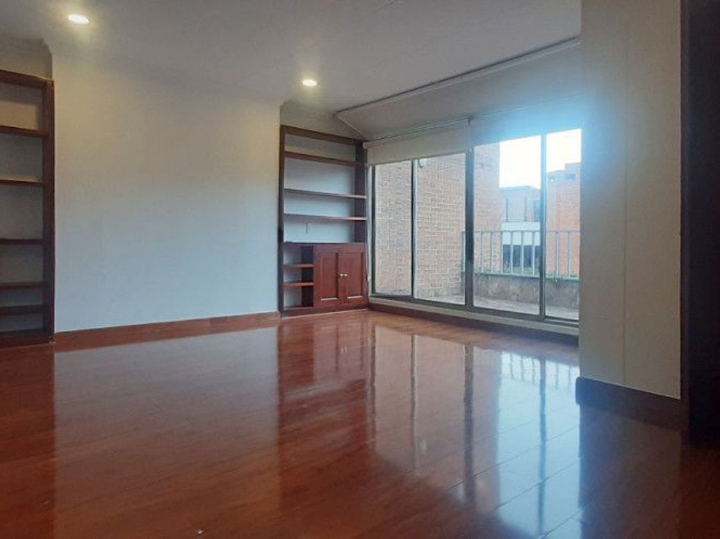 Apartamento de 3 alcobas en venta en Rincon Del Chicó, Bogotá, 160 m² · foto 4 de 17