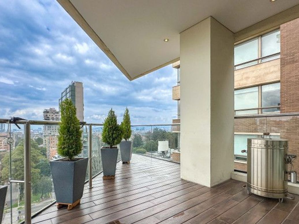 Apartamento de 3 alcobas en venta en El Refugio, Bogotá, 298 m² · foto 9 de 20