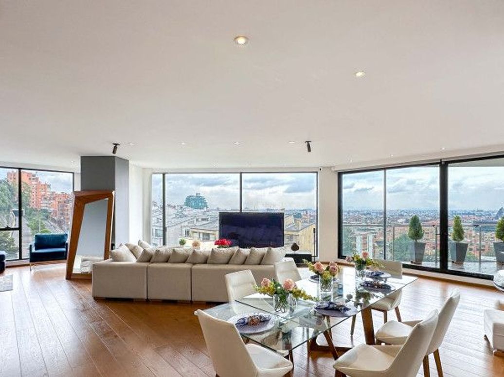 Apartamento de 3 alcobas en venta en El Refugio, Bogotá, 298 m² · foto 3 de 20