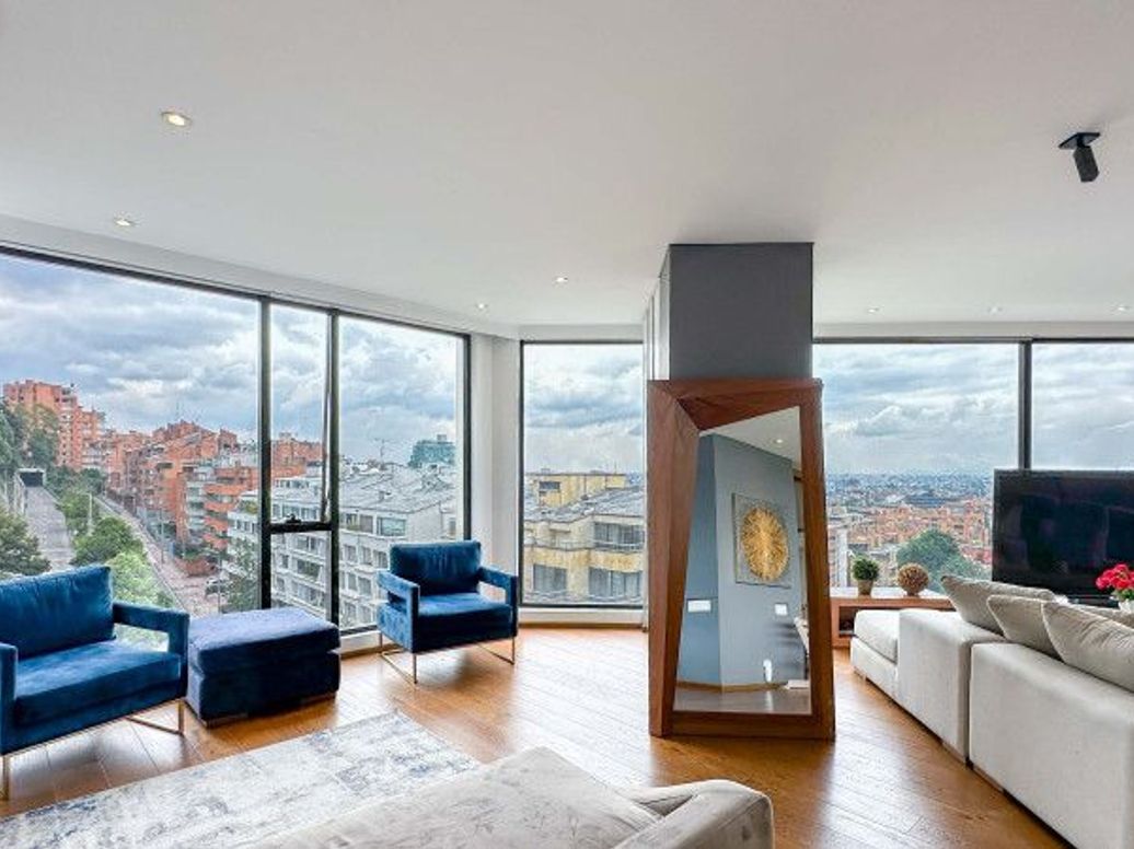 Apartamento de 3 alcobas en venta en El Refugio, Bogotá, 298 m² · foto 2 de 20