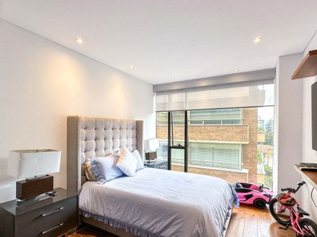 Apartamento de 3 alcobas en venta en El Refugio, Bogotá, 298 m² · foto 18 de 20