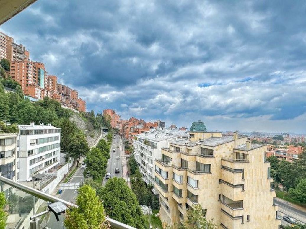 Apartamento de 3 alcobas en venta en El Refugio, Bogotá, 298 m² · foto 11 de 20