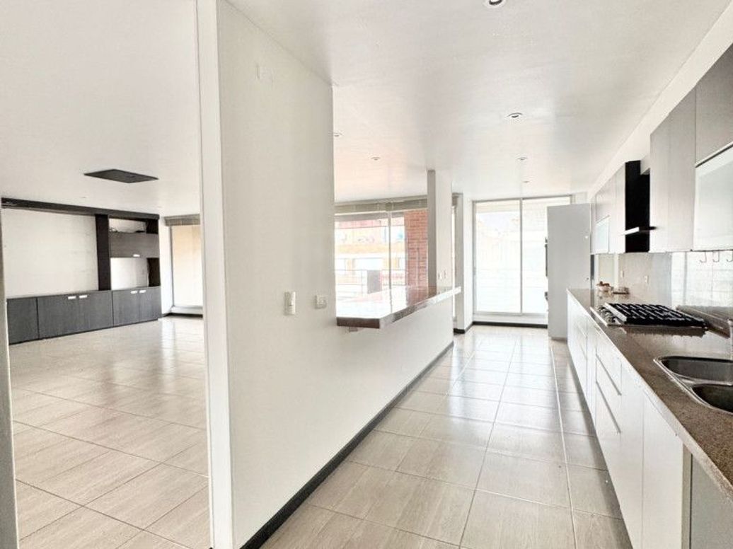 Apartamento de 3 alcobas en venta en Santa Bibiana, Bogotá, 243 m² · foto 2 de 20