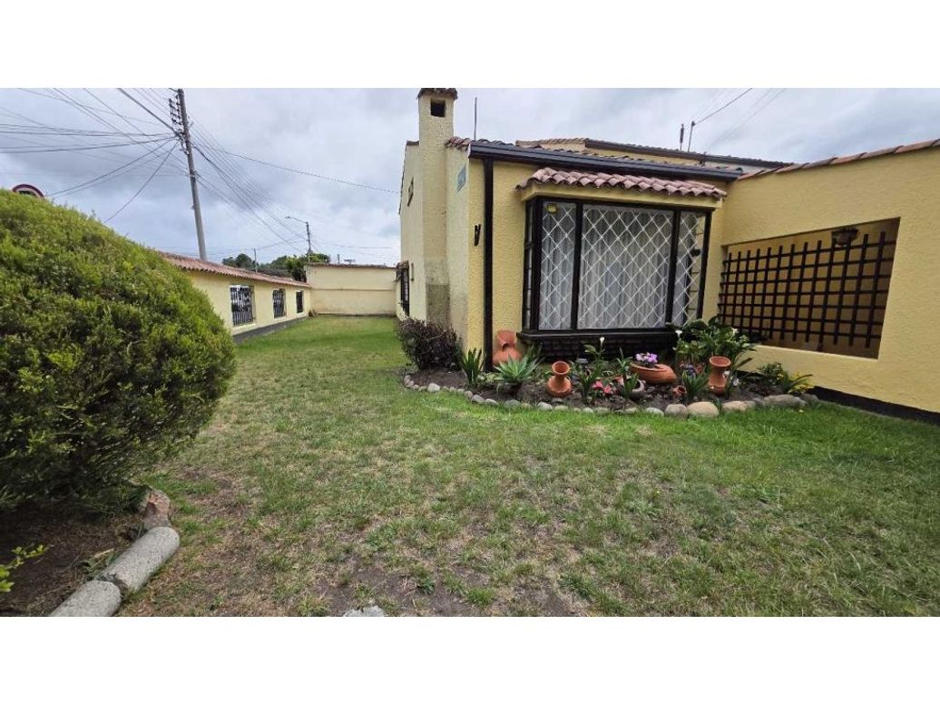 Casa de 3 alcobas en venta en Villa Magdala, Bogotá, 238 m² · foto 2 de 5