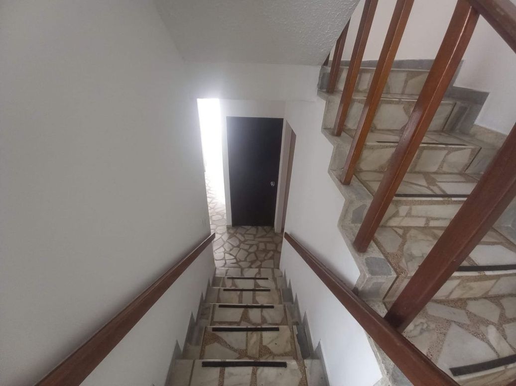 Casa de 10 alcobas en arriendo en Normandía, Bogotá, 270 m² · foto 5 de 16