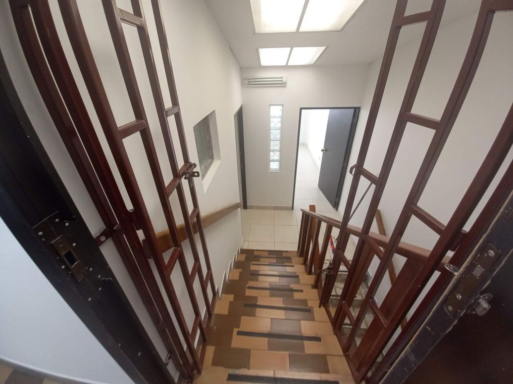 Casa de 10 alcobas en arriendo en Normandía, Bogotá, 270 m² · foto 10 de 16